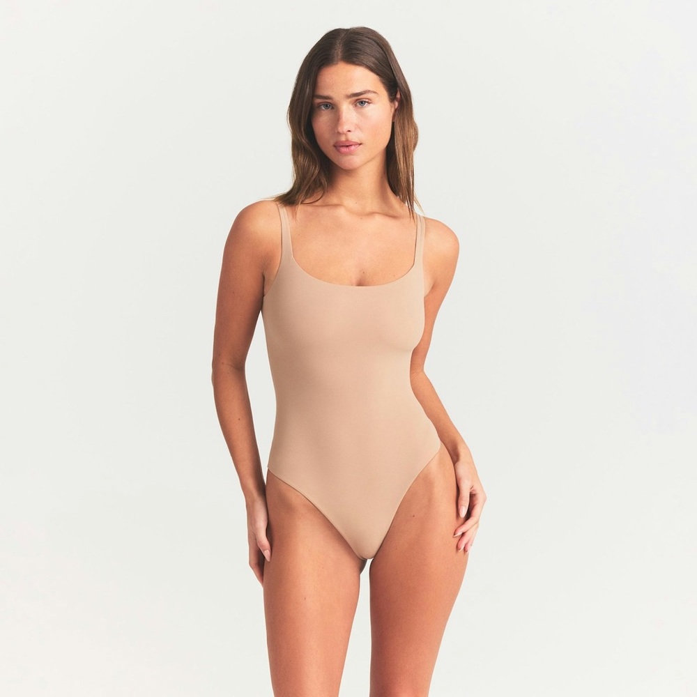 SKIMS Fit Everybody Square Neck Bodysuit Clay Sand Nude Sculpting Stretch Medium